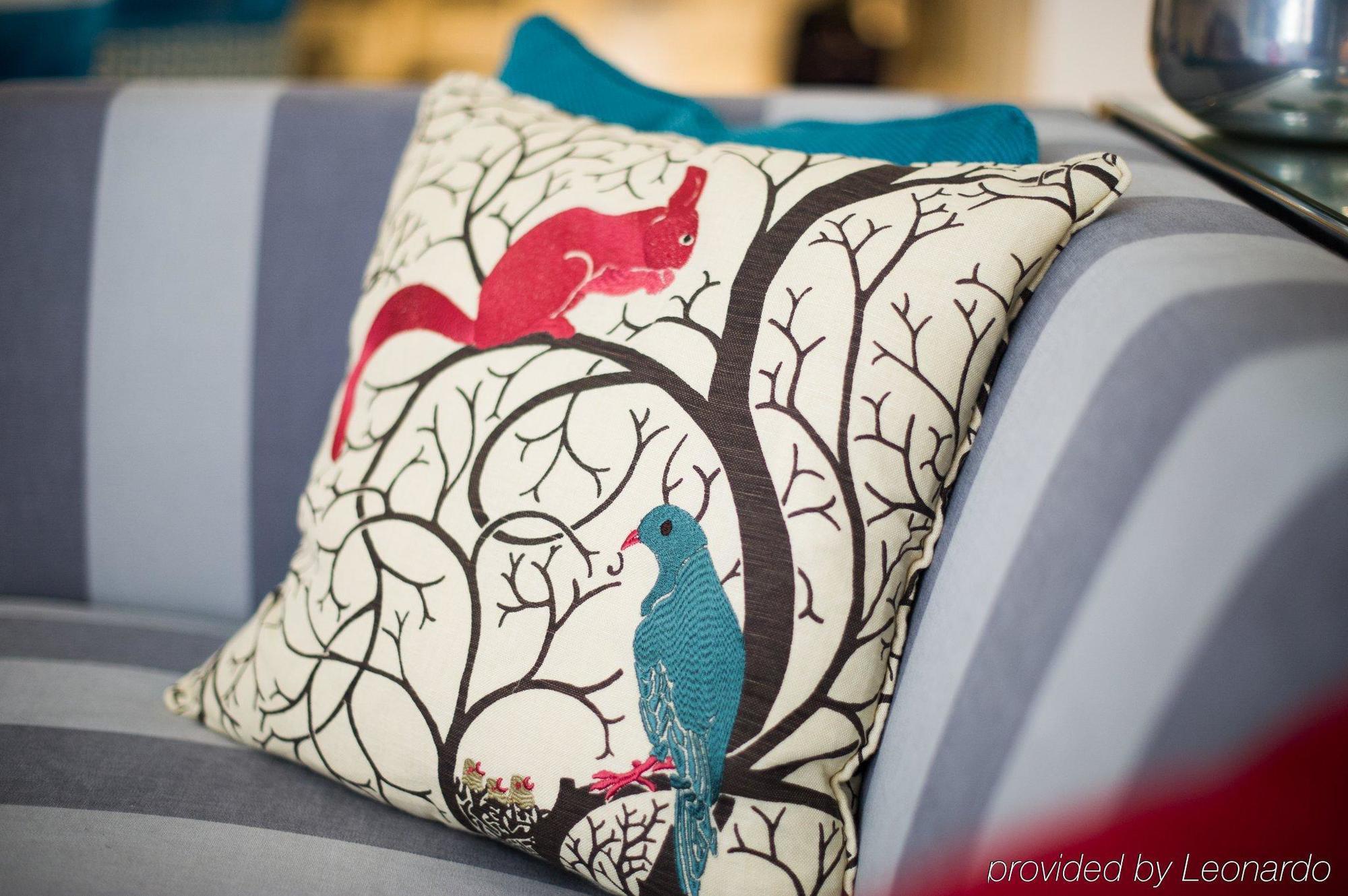 The Ampersand Hotel - Small Luxury Hotels Of The World London Bilik gambar A cushion